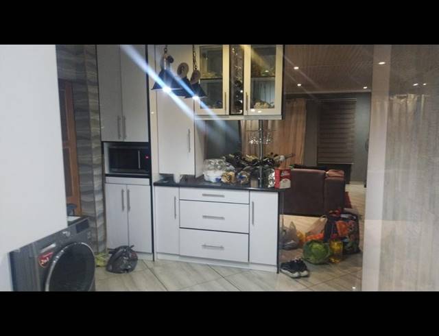 3 BEDROOM HOUSE FOR SALE IN ETWATWA